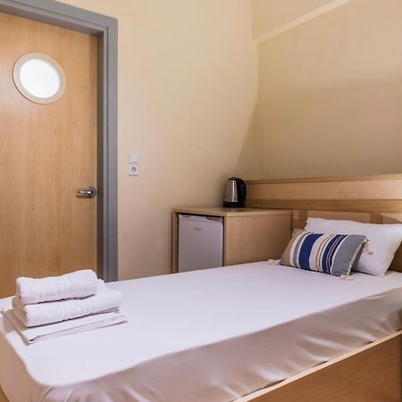 Fontana Luxury Rooms Mytilíni Exteriör bild