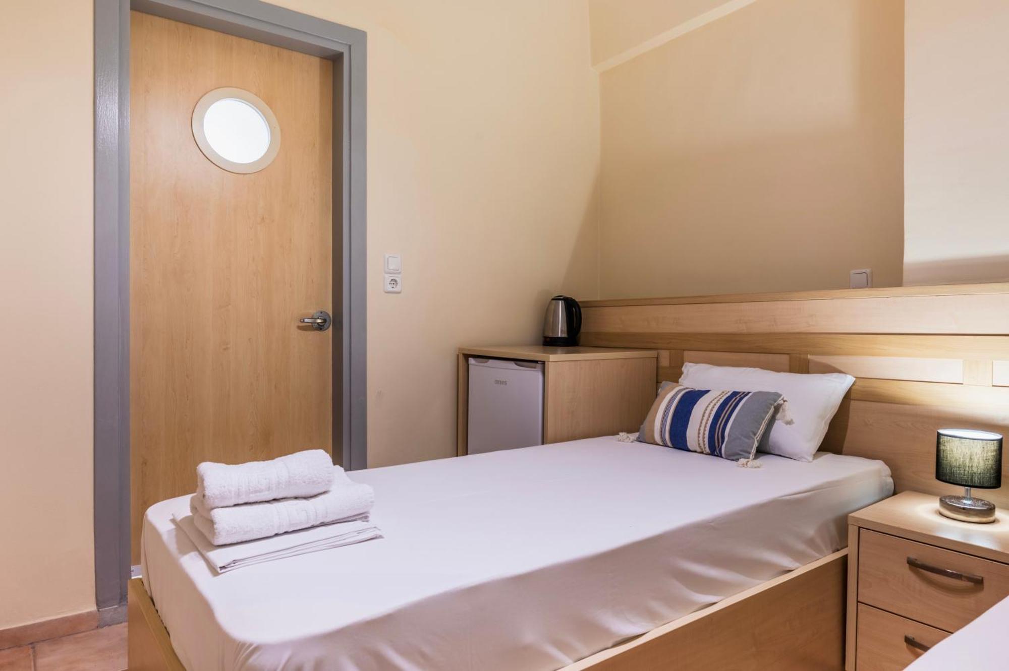 Fontana Luxury Rooms Mytilíni Exteriör bild